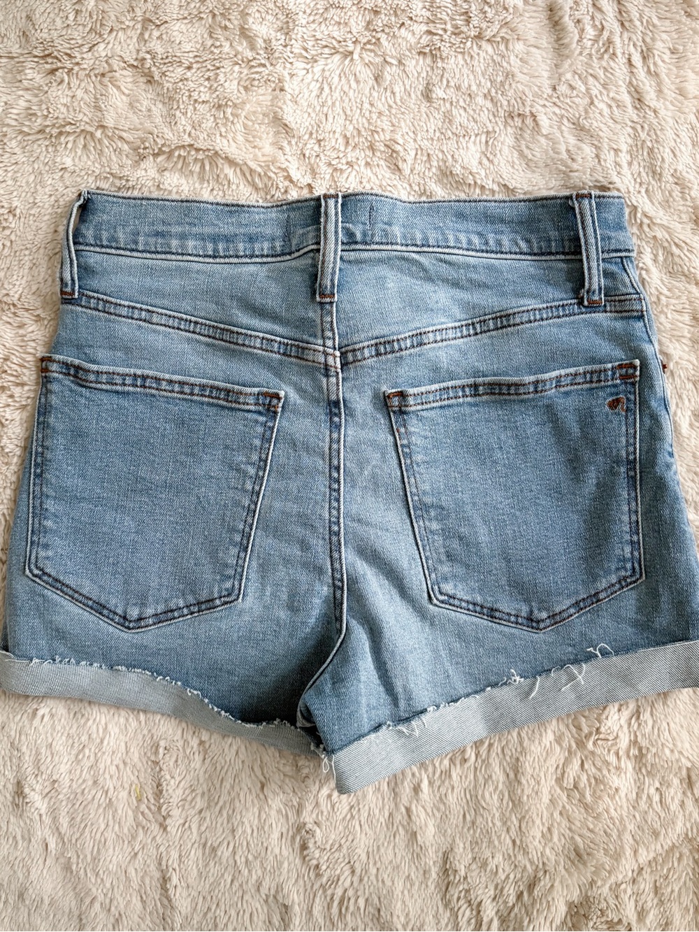 Madewell High Rise Denim Shorts NWT Size 26 Light Wash Raw Hem - Picture 5 of 5